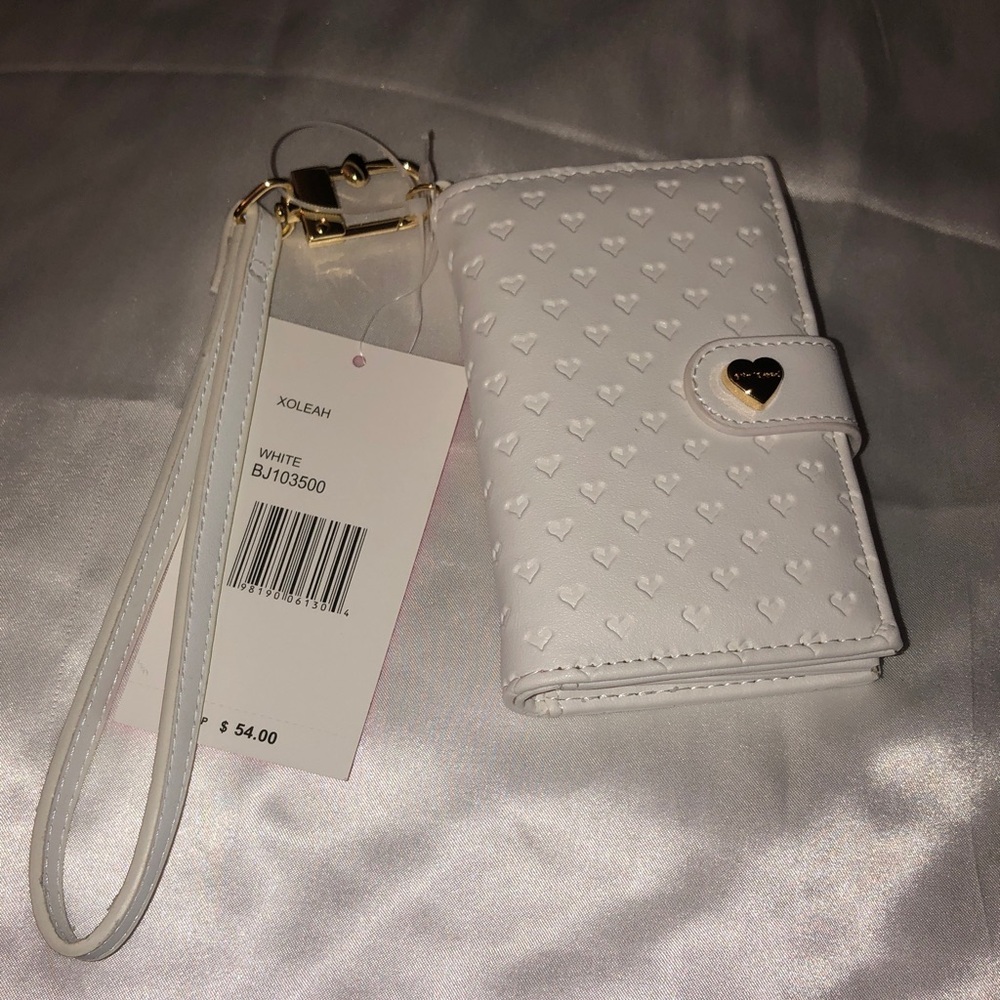 Betsey Johnson XOLEAH White Card Case Wallet Embossed Heart Pattern + Strap NWT - Picture 4 of 16